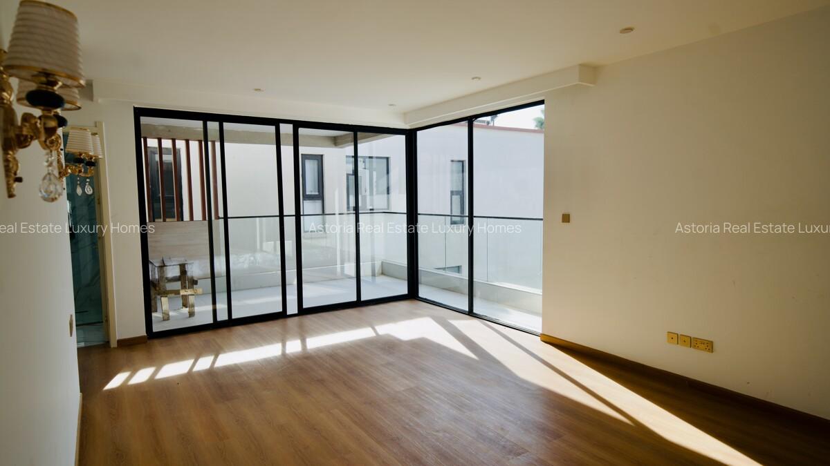 5 Bed Villa with En Suite at 2026-386 5 Bed - 8
