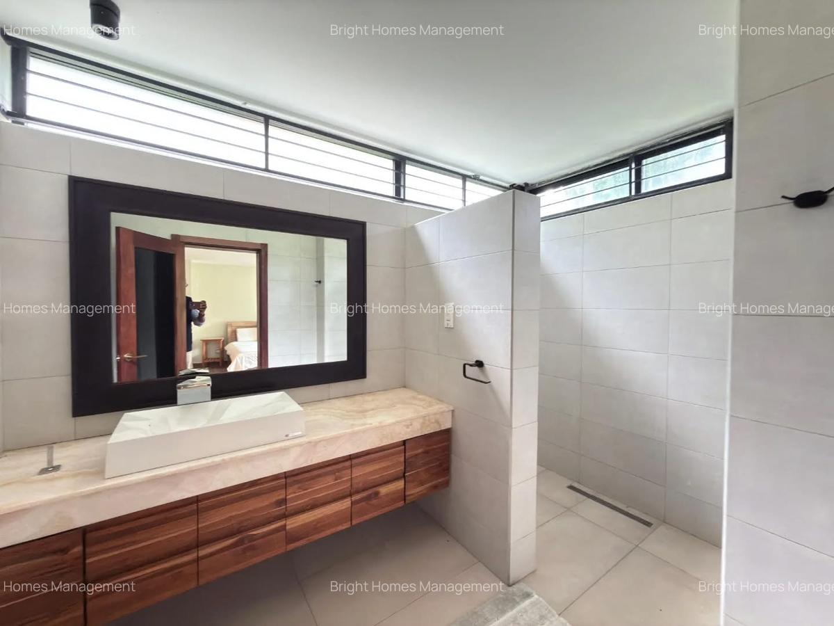 Serviced 2 Bed Apartment with En Suite in Gigiri - 12