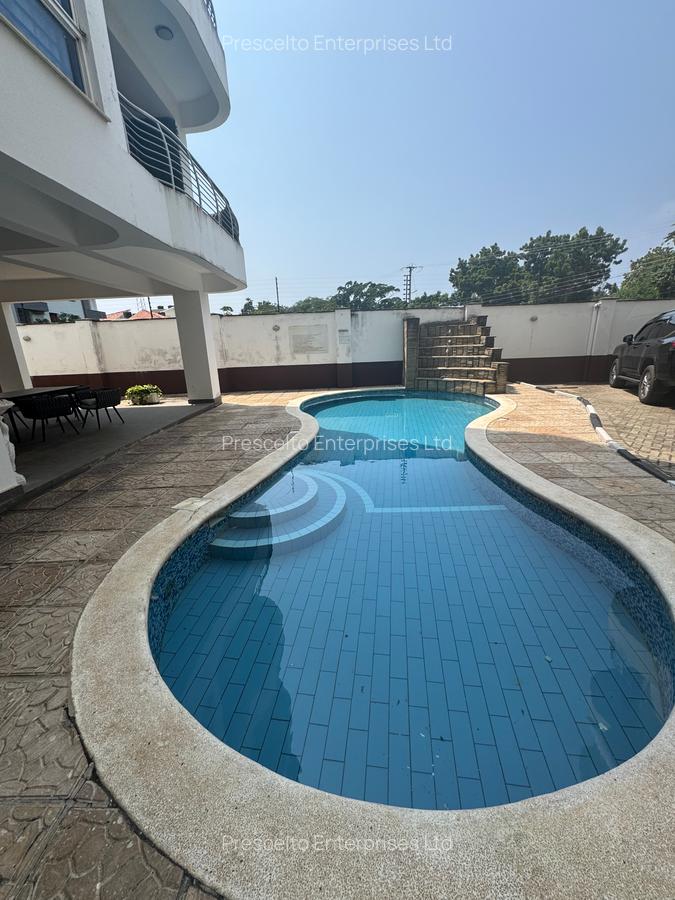 4 Bed Apartment with En Suite at Greenwood - 2