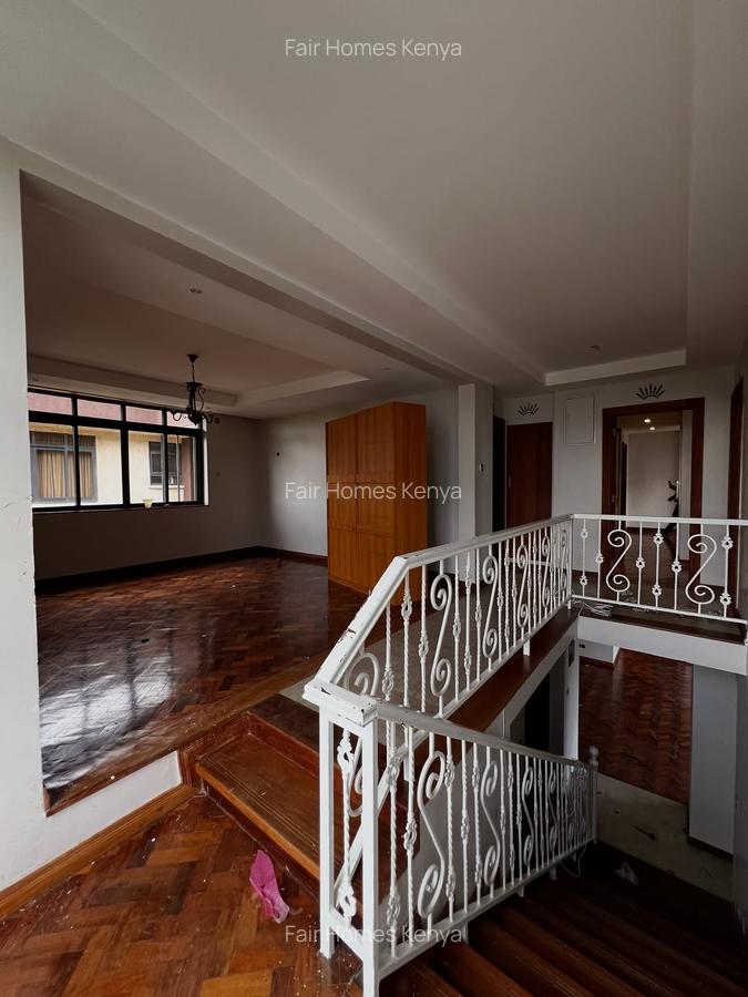 4 Bed Apartment with En Suite at Riverside Drive - 12