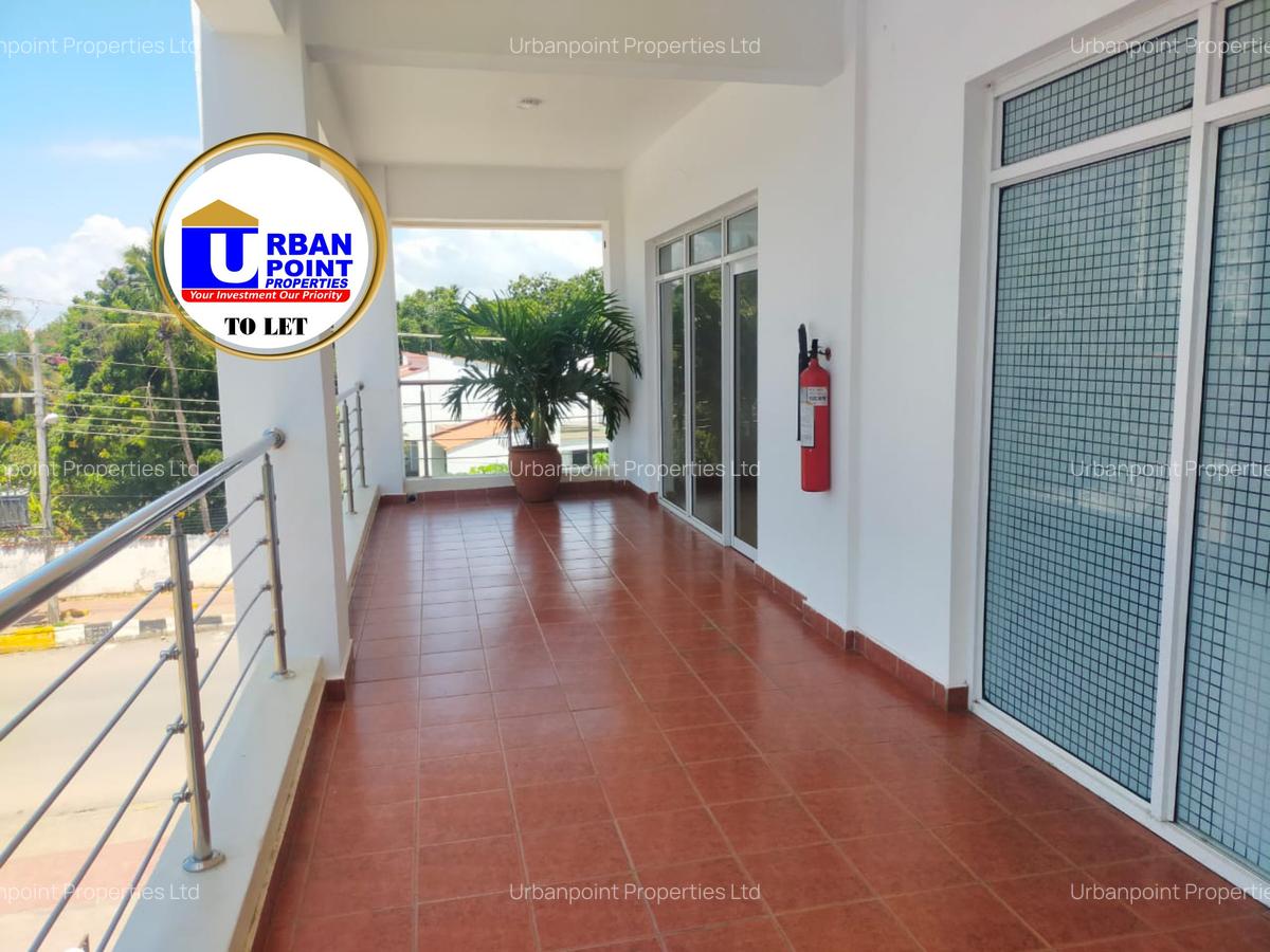 Office with Parking in Nyali Area - 1
