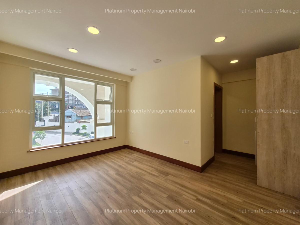 2 Bed Apartment with En Suite at The Colosseum - 9