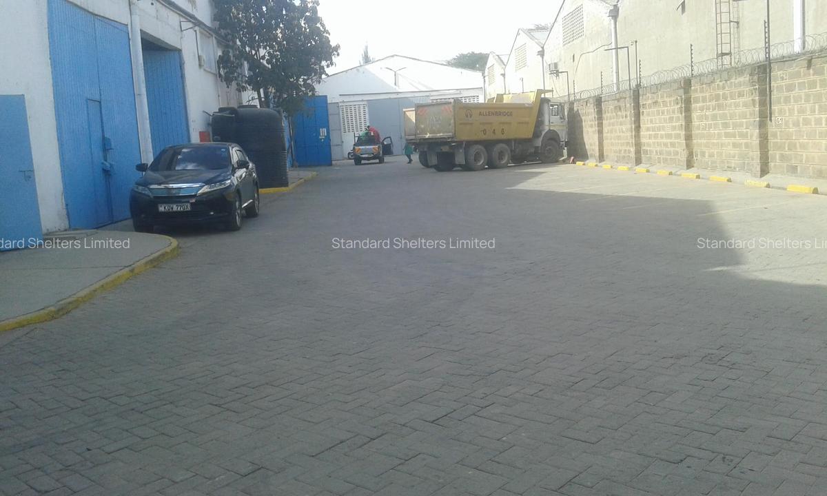 6,950 ft² Warehouse with Service Charge Included in Industrial Area - 1