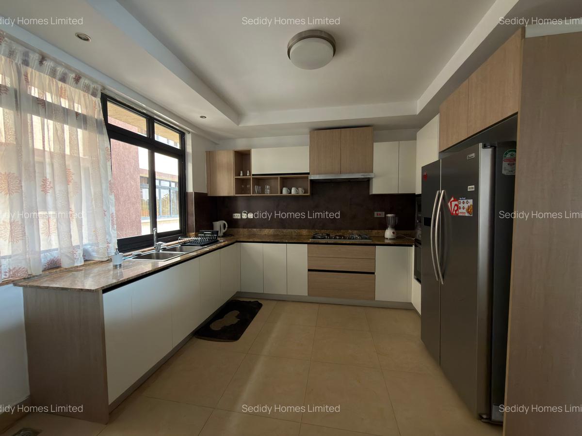 3 Bed Apartment with En Suite in Riverside - 4