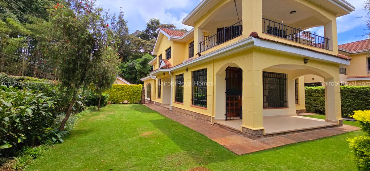 4 Bed Townhouse with En Suite at Lavington Off Convent Drive - 4
