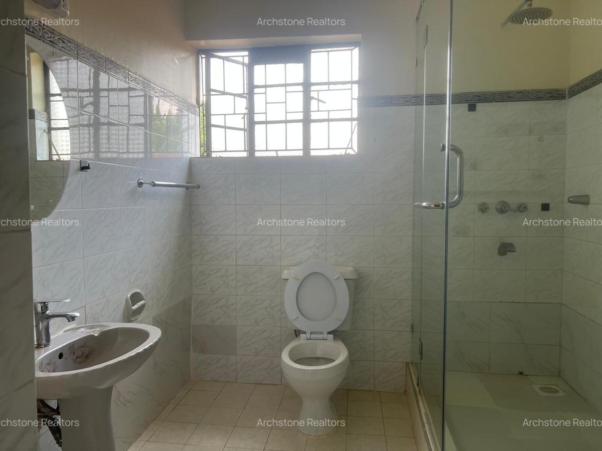 5 Bed House with En Suite in Runda - 9