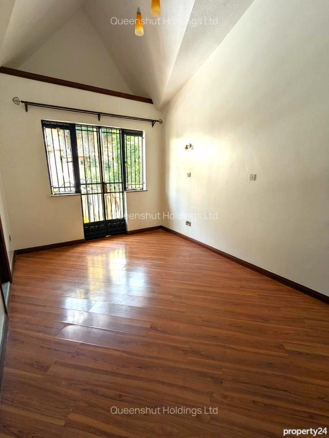 4 Bed Townhouse with En Suite in Westlands Area - 14