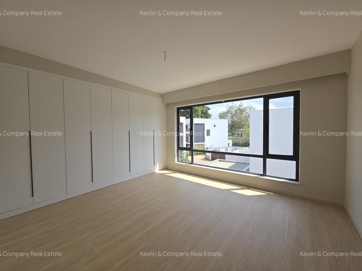 5 Bed Townhouse with En Suite in Kyuna - 17