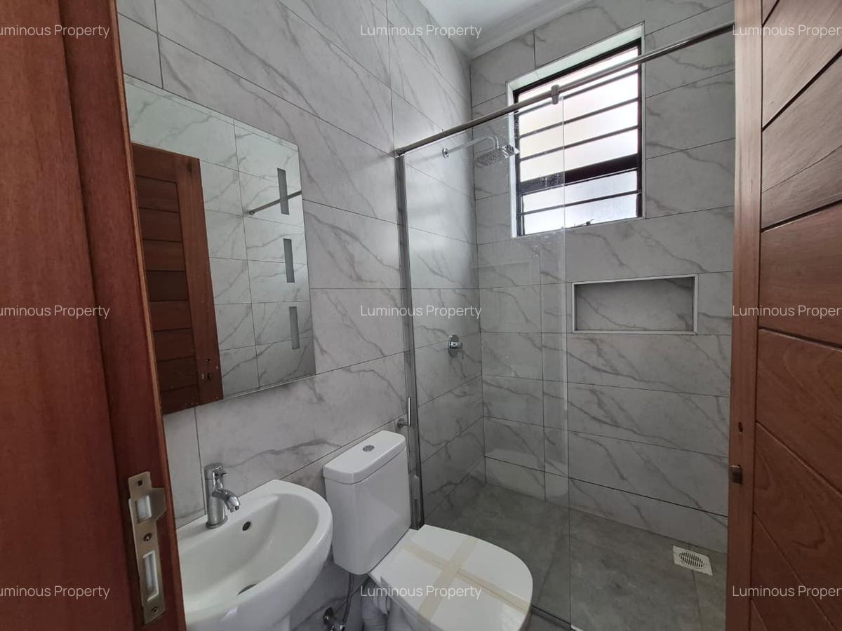 4 Bed House with En Suite at Membley - 4