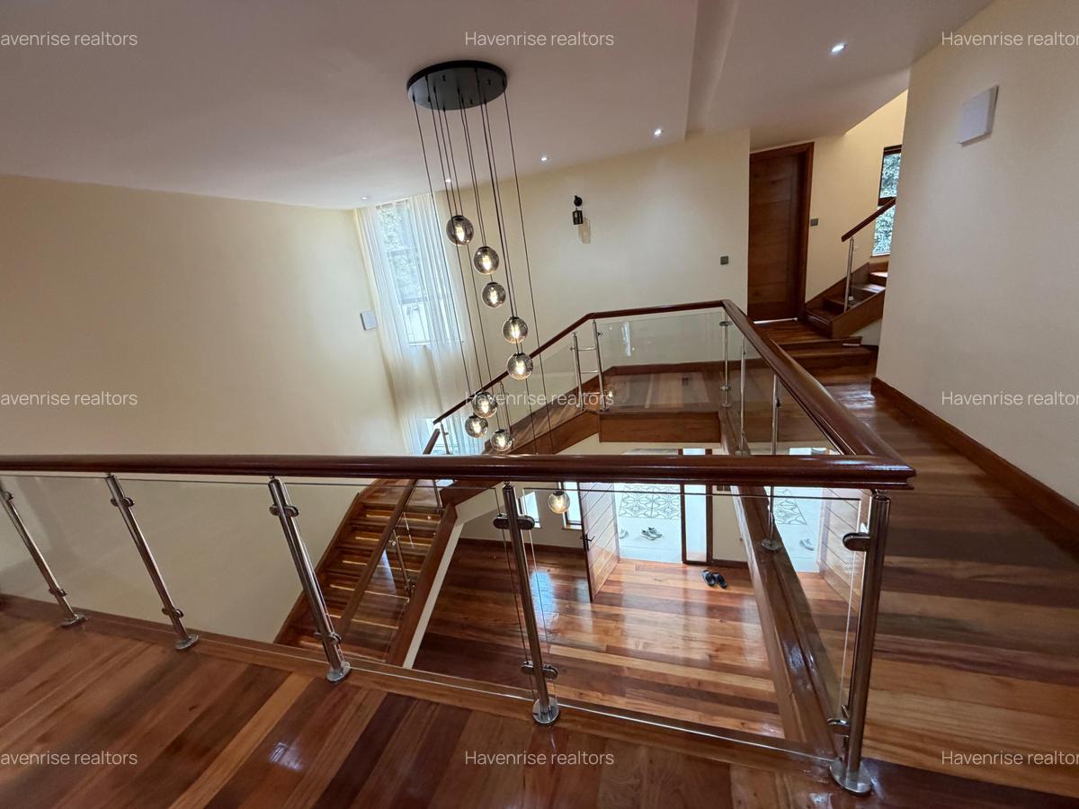 5 Bed House with En Suite at Rosslyn - 7