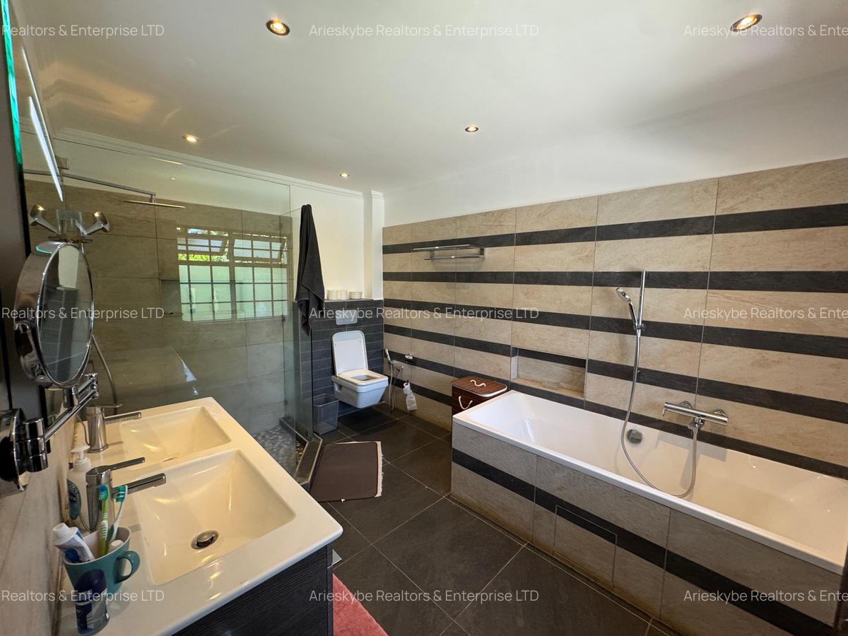5 Bed Villa with En Suite in Runda - 17
