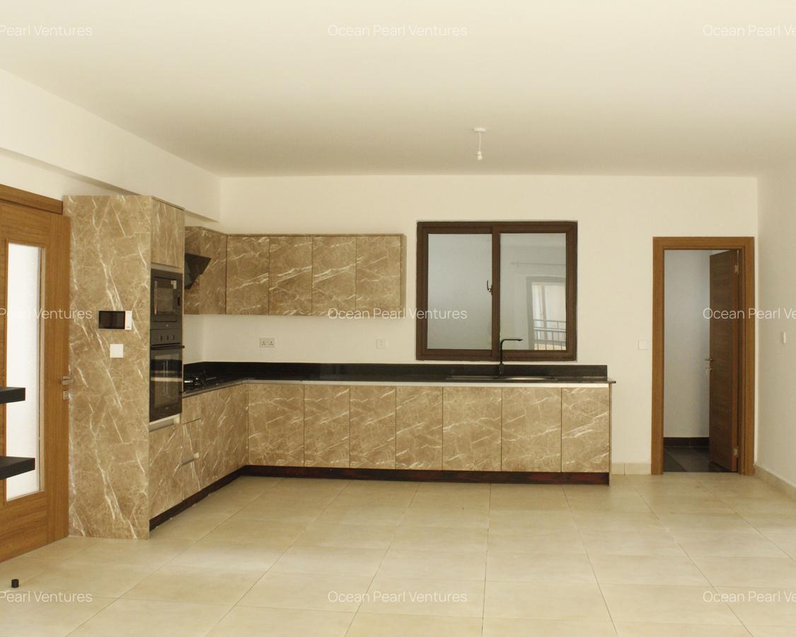 2 Bed Apartment with En Suite at Lantana - 1