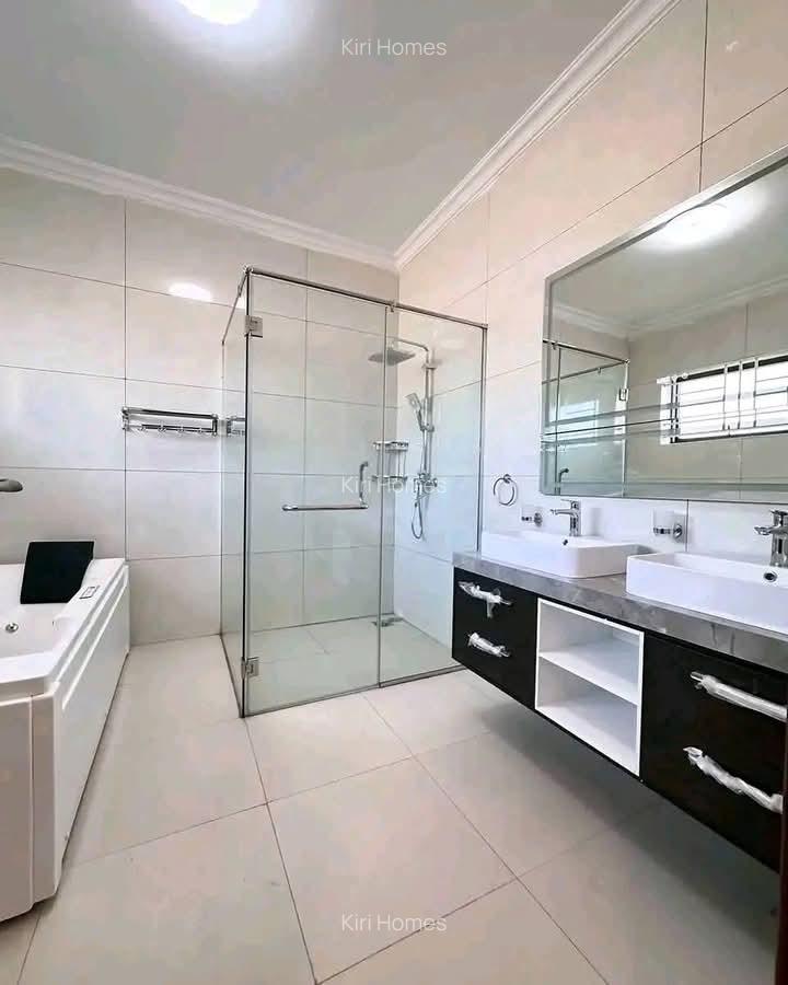 5 Bed Townhouse with En Suite in Karen - 9