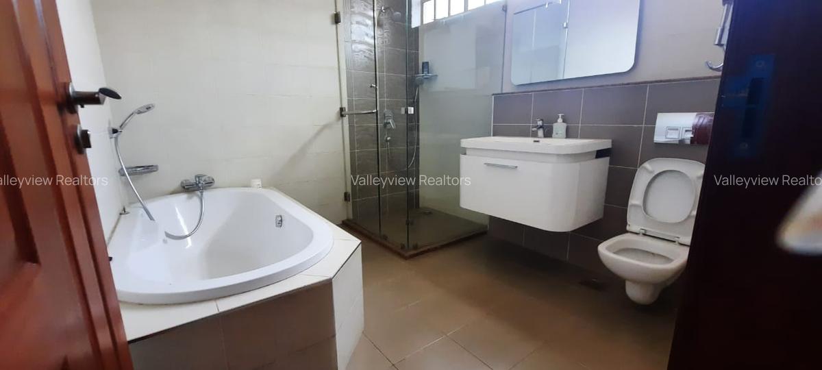 5 Bed Townhouse with En Suite at Lavington - 6
