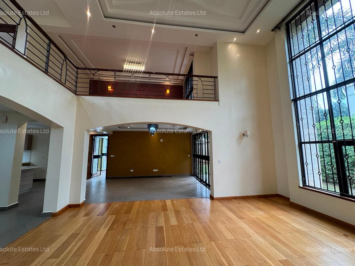 5 Bed Townhouse with Garden in Lavington - 1