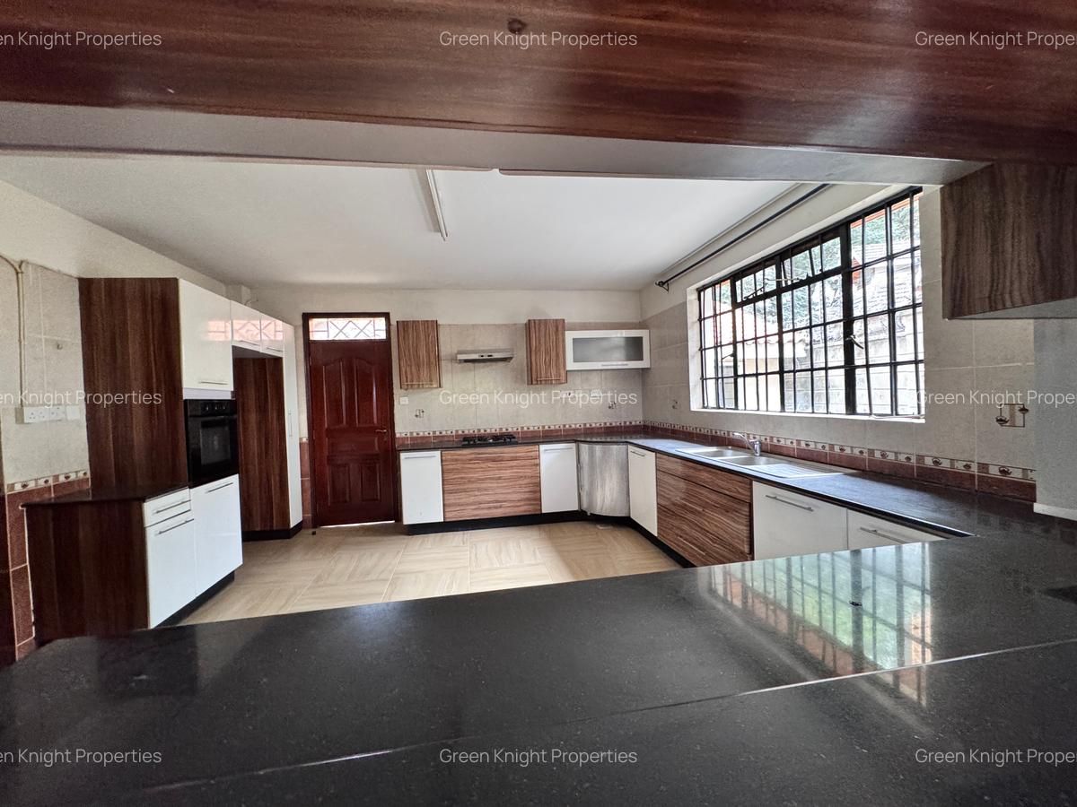 5 Bed Townhouse with En Suite in General Mathenge - 6
