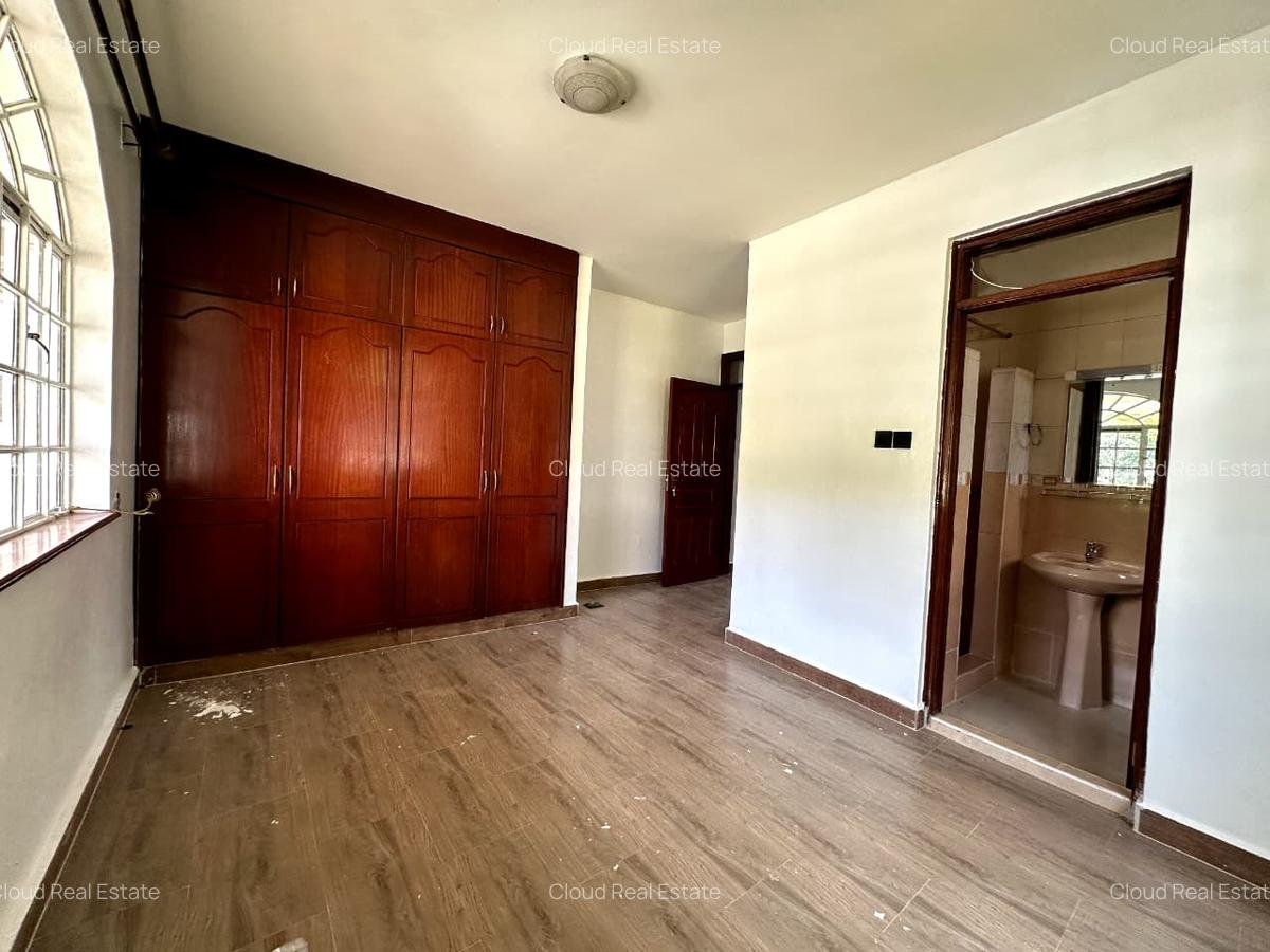 5 Bed Townhouse with En Suite in Lavington - 4