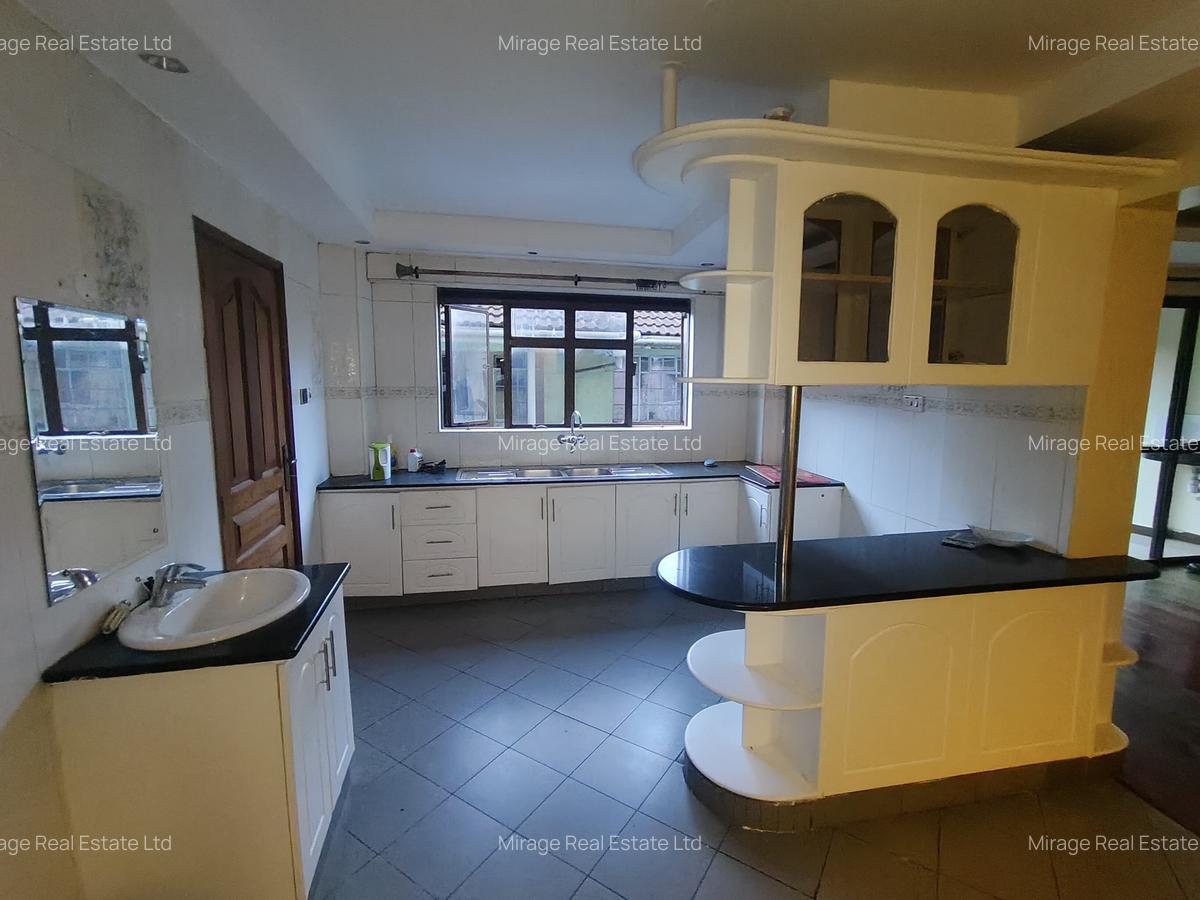 3 Bed Apartment with En Suite in Westlands Area - 12