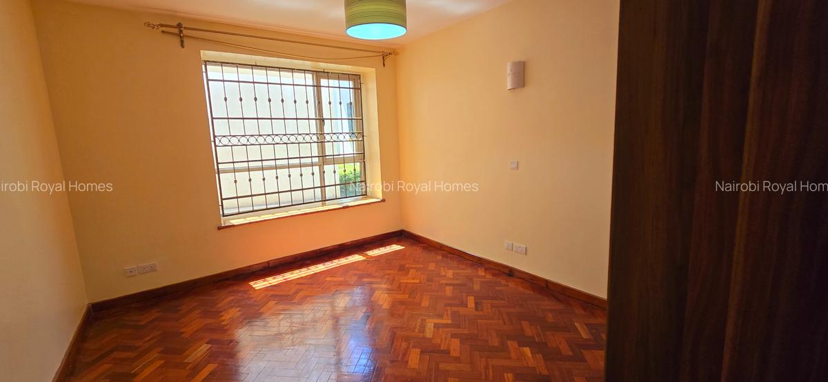 5 Bed Townhouse with En Suite at Lavington Green - 20
