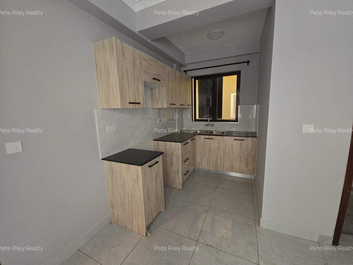 1 Bed Apartment with En Suite at School Lane - 2