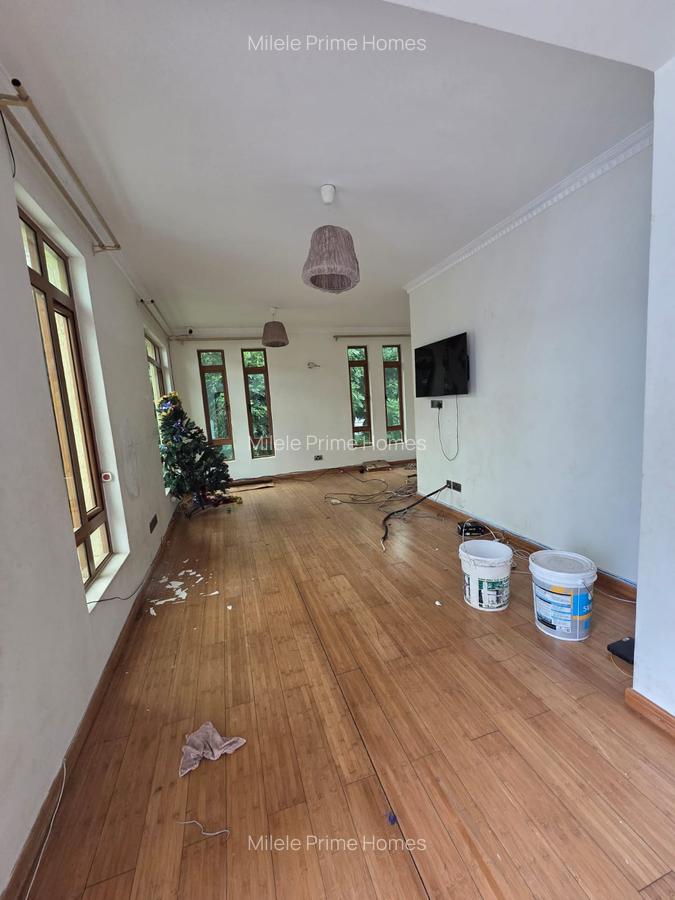 5 Bed Villa with En Suite in Lavington - 11