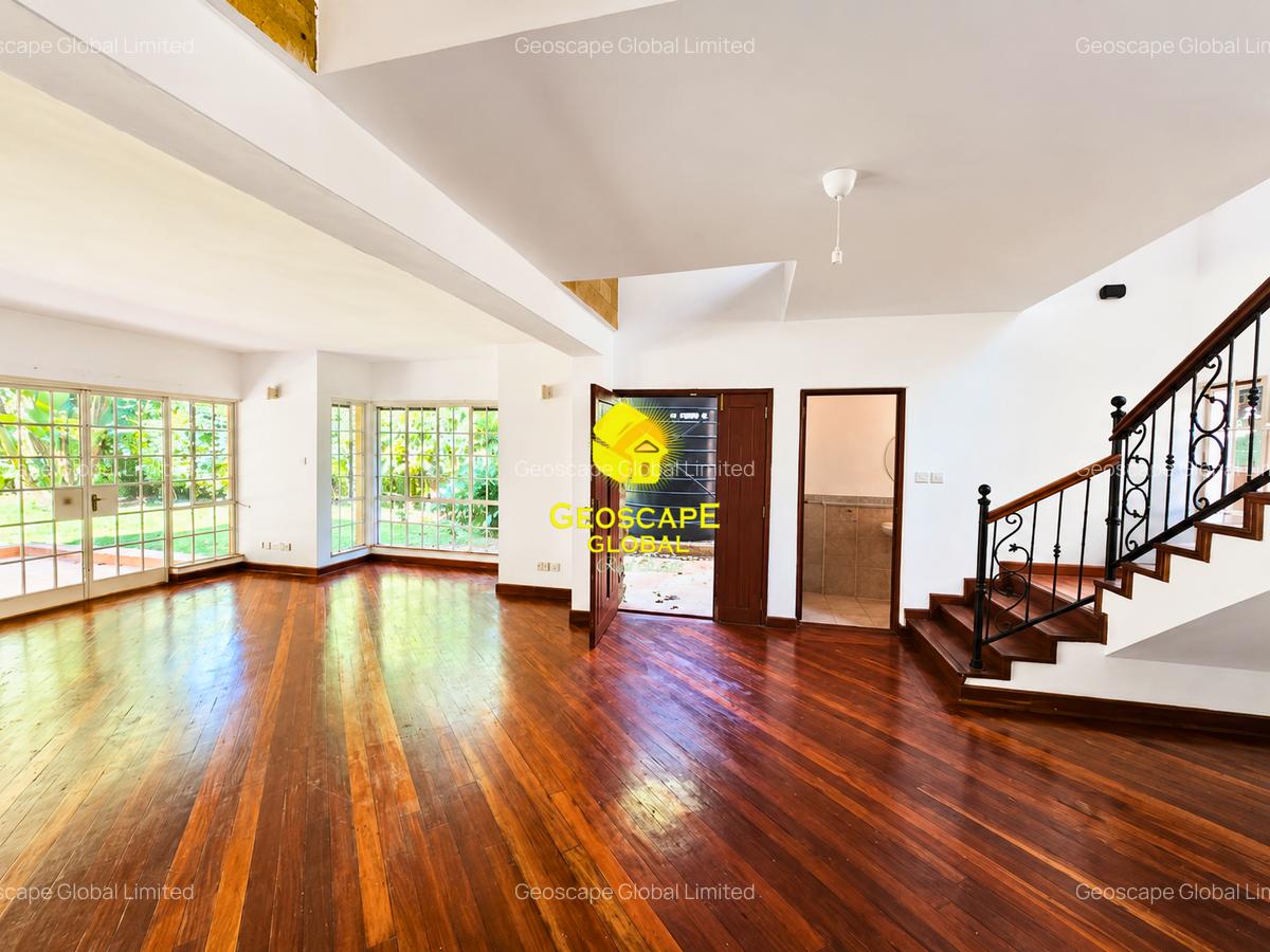 5 Bed House with En Suite in Rosslyn - 1