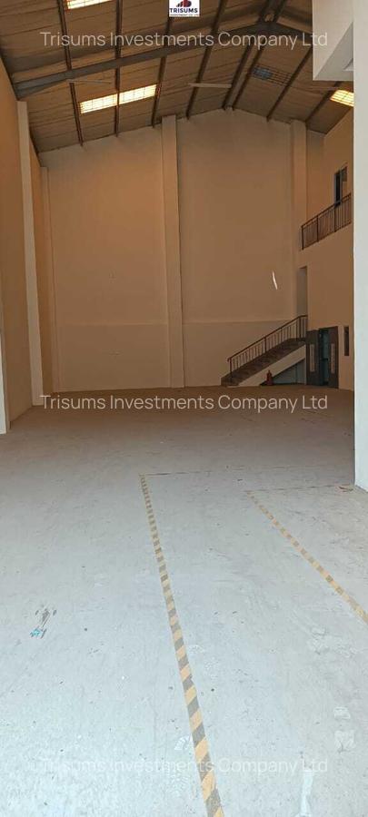 6,200 ft² Warehouse with Fibre Internet in Industrial Area - 8