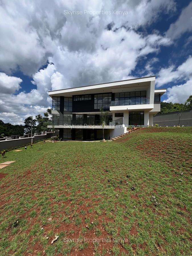 5 Bed Villa with En Suite in Nyari - 2