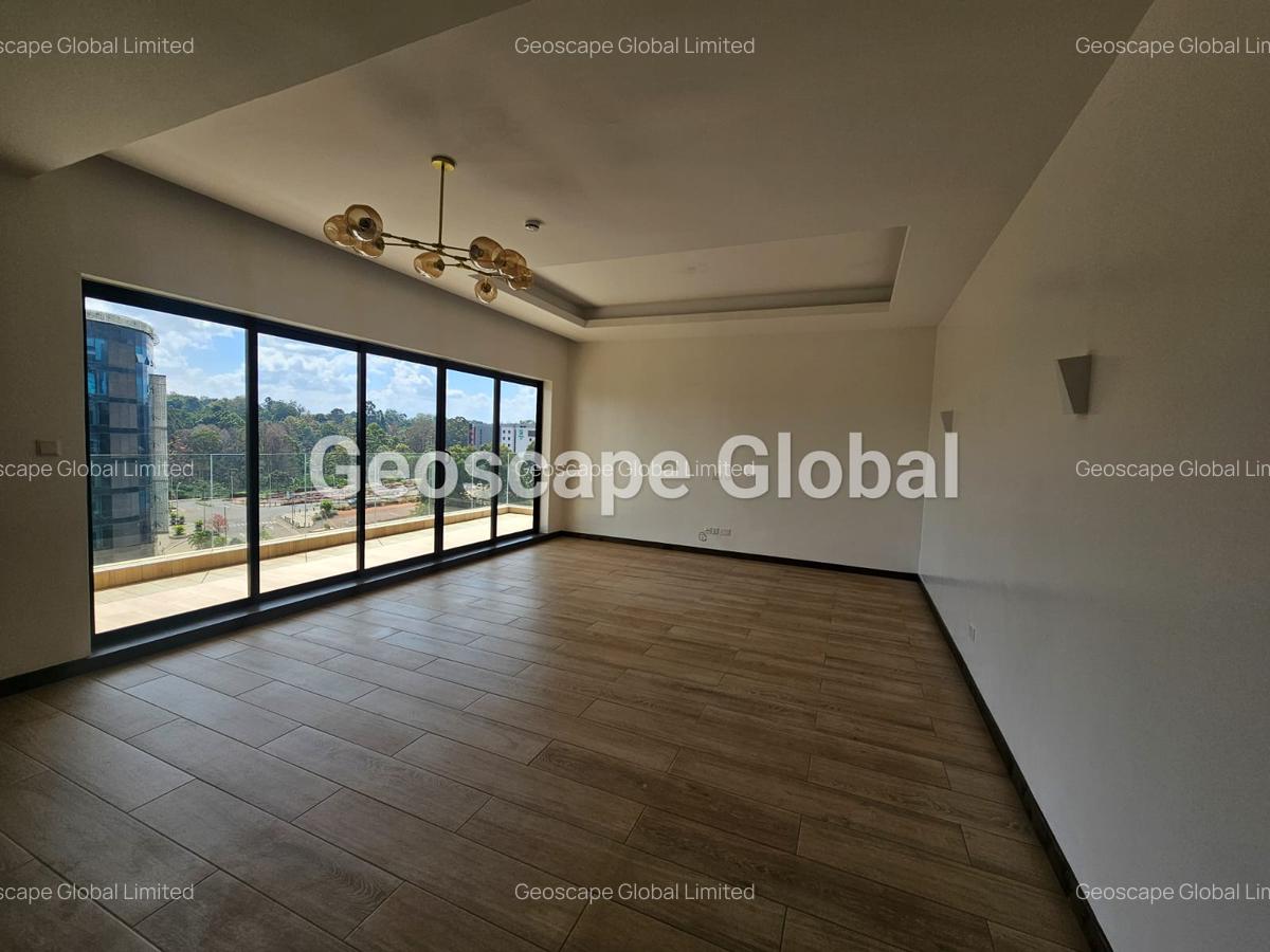 3 Bed Apartment with En Suite in Rosslyn - 1