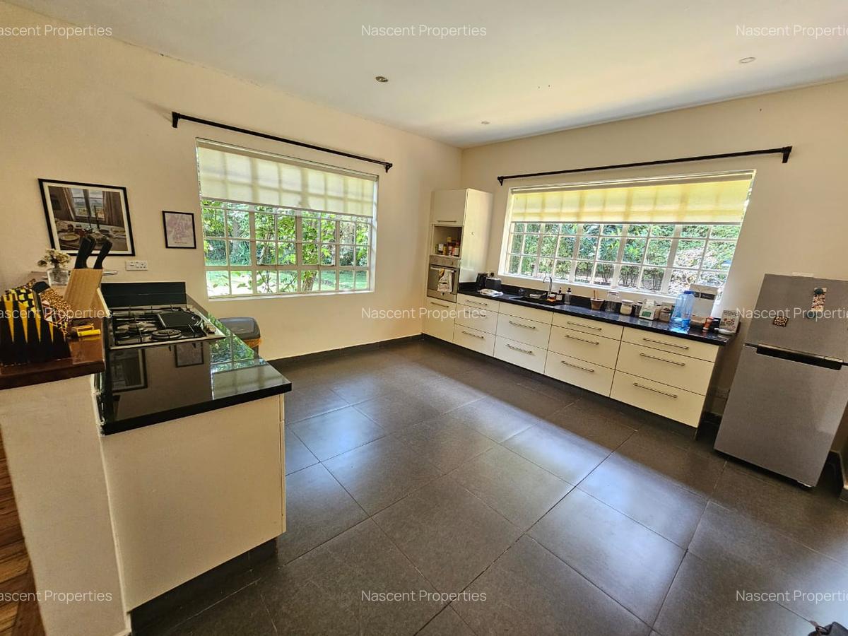 3 Bed House with En Suite in Ridgeways - 6