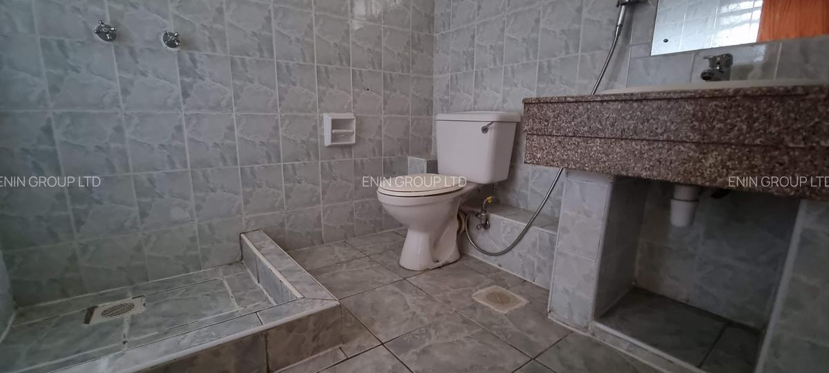 5 Bed Townhouse with En Suite at James Gichuru - 16