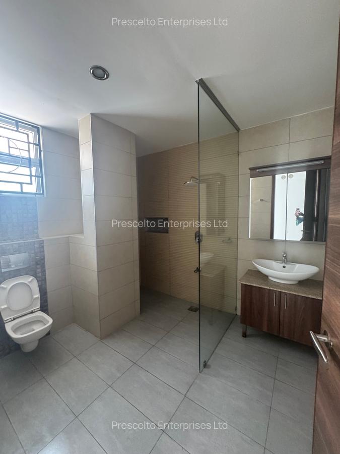 4 Bed Apartment with En Suite at Greenwood - 9