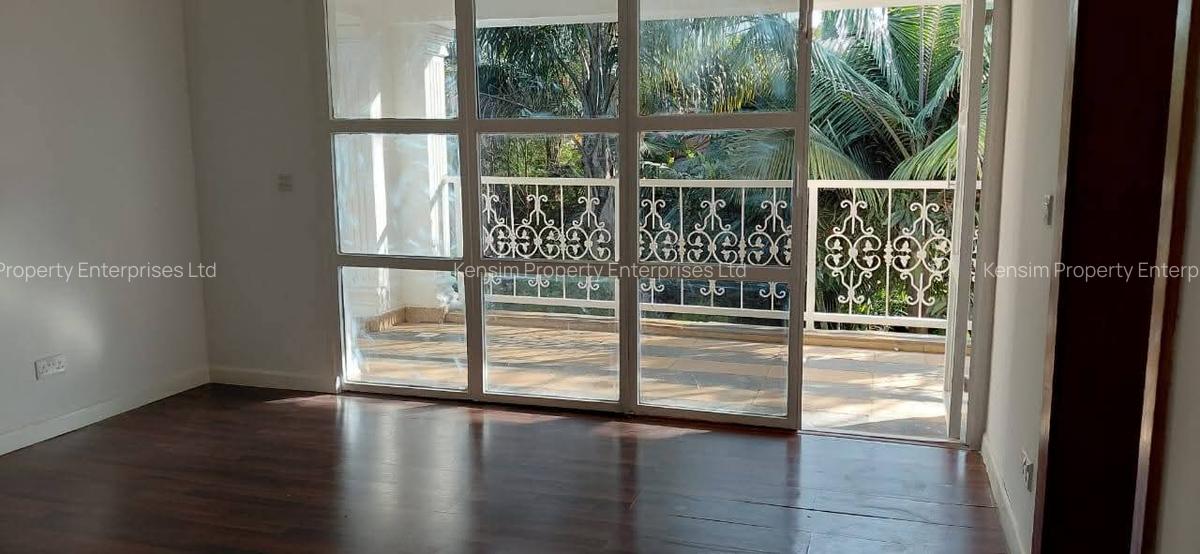 5 Bed House with En Suite in Runda - 4
