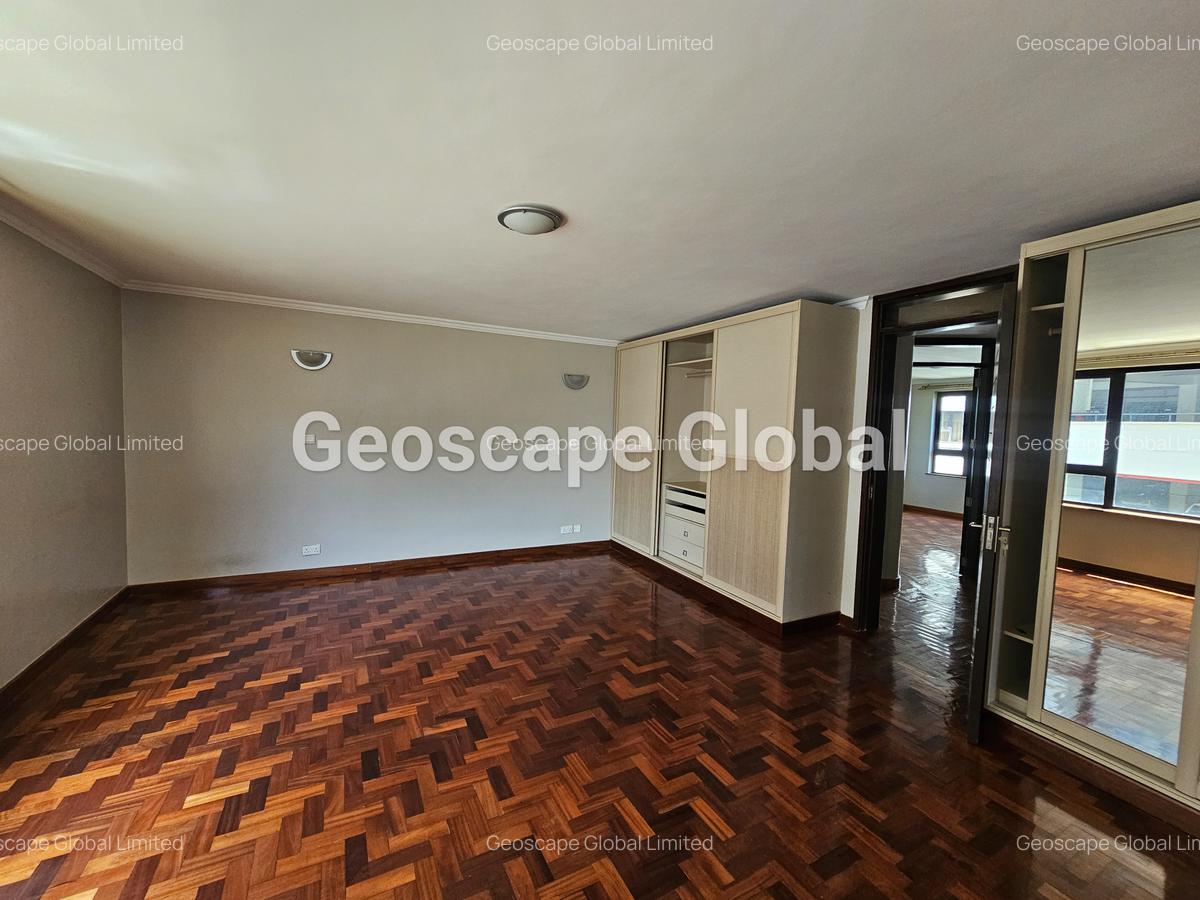 3 Bed Apartment with En Suite in Riverside - 8