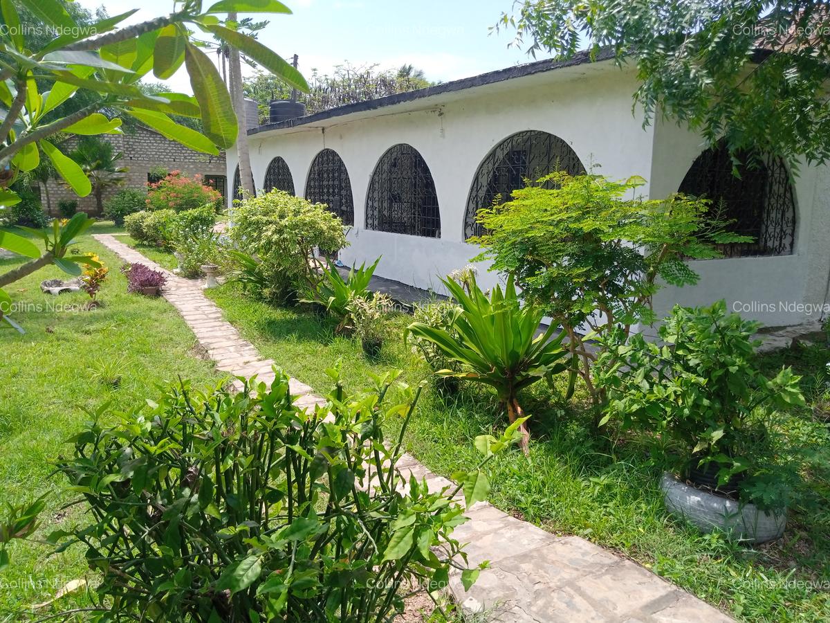 4 Bed Villa with En Suite at Tiwi Beach Road - 15
