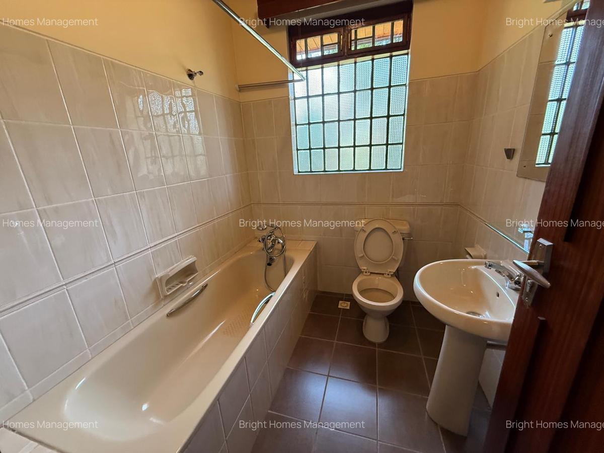 5 Bed House with En Suite in Nyari - 19