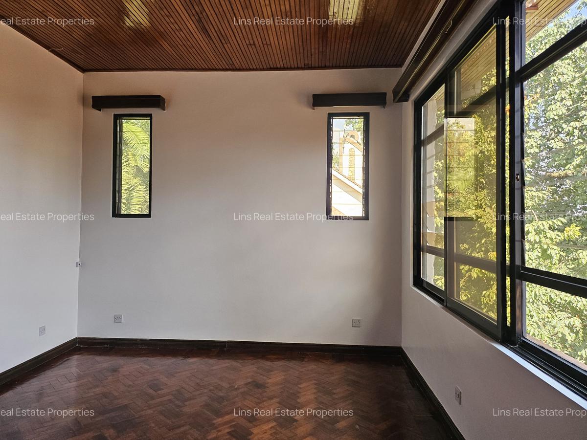 5 Bed House with En Suite in Runda - 8