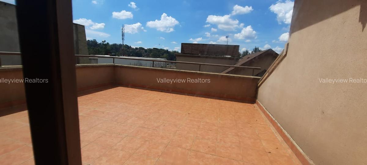 5 Bed Townhouse with En Suite at Lavington - 19