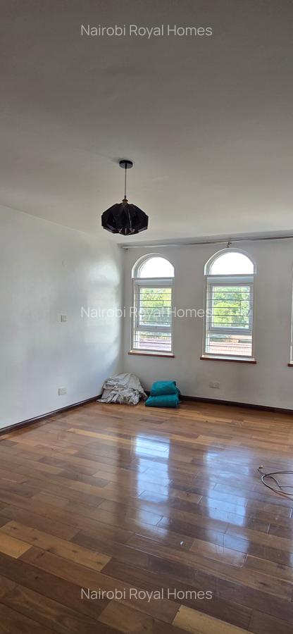 5 Bed Townhouse with En Suite at Lavington Green - 18