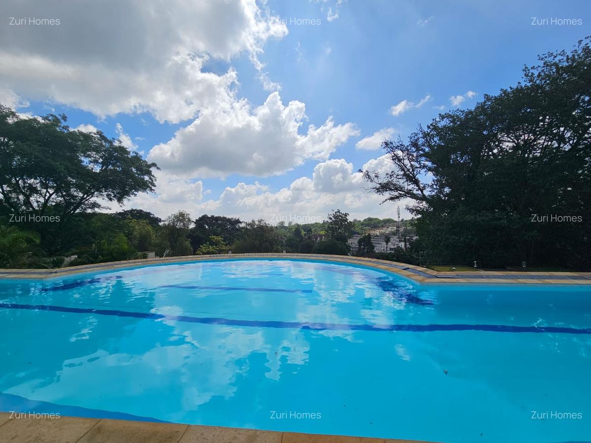 5 Bed Townhouse with En Suite in Lavington - 4