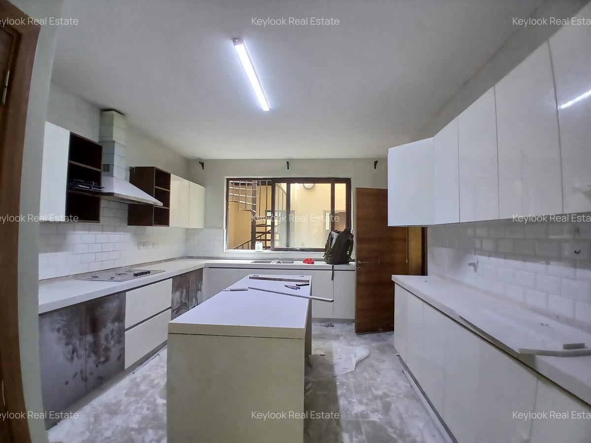 5 Bed Townhouse with En Suite at Lavington Green - 5