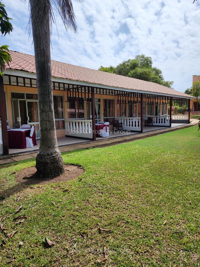 Serviced 10 Bed Apartment with En Suite at Greenwood Drive - 13