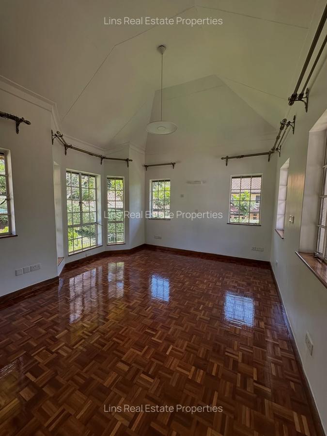 5 Bed Townhouse with En Suite in Rosslyn - 4