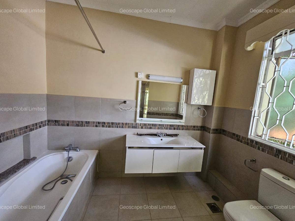 4 Bed House with En Suite in Spring Valley - 13