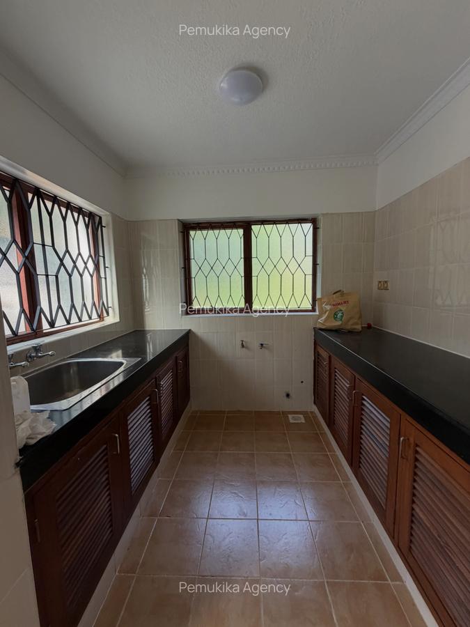5 Bed Townhouse with En Suite in Runda - 9