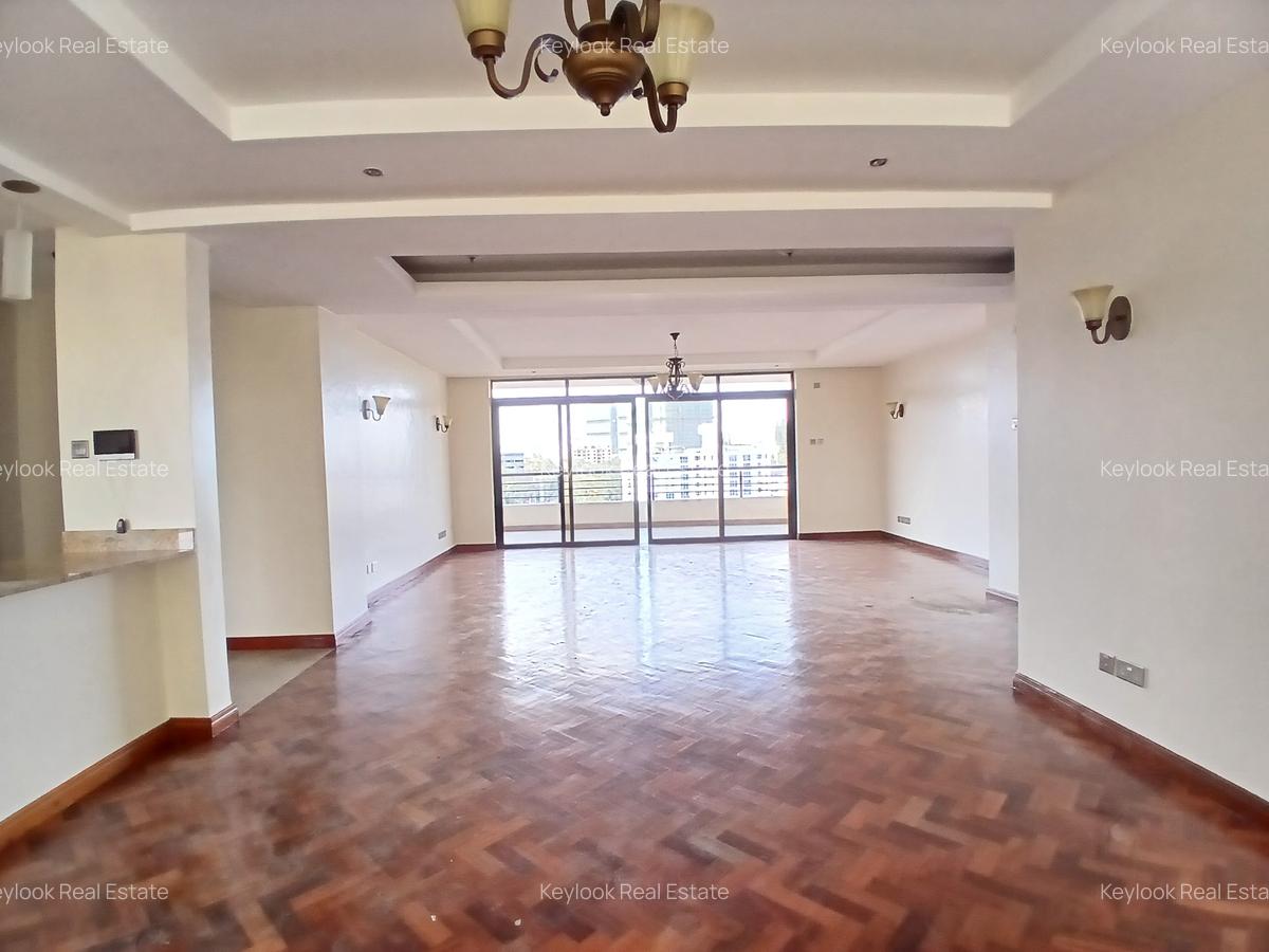 3 Bed Apartment with En Suite in Riverside - 14