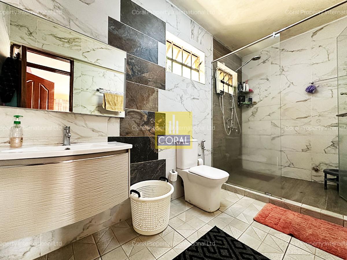 4 Bed Apartment with En Suite in Parklands - 18