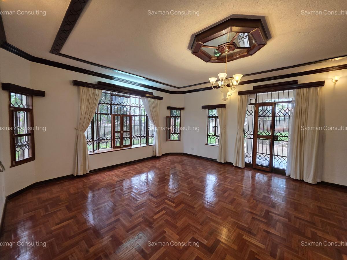 5 Bed House with En Suite in Runda - 1