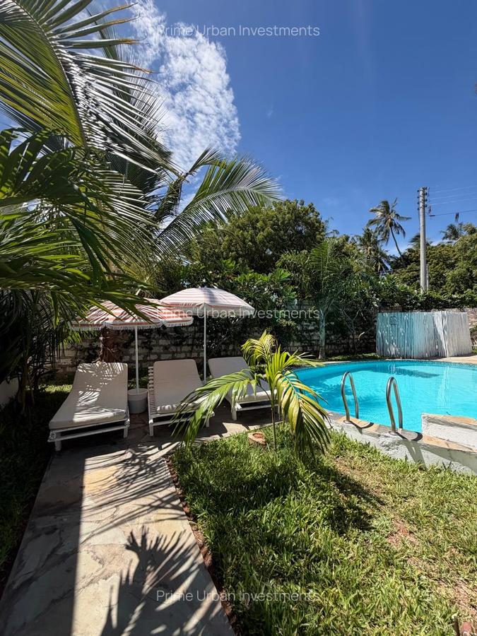 4 Bed House with En Suite at Watamu Beach - 5