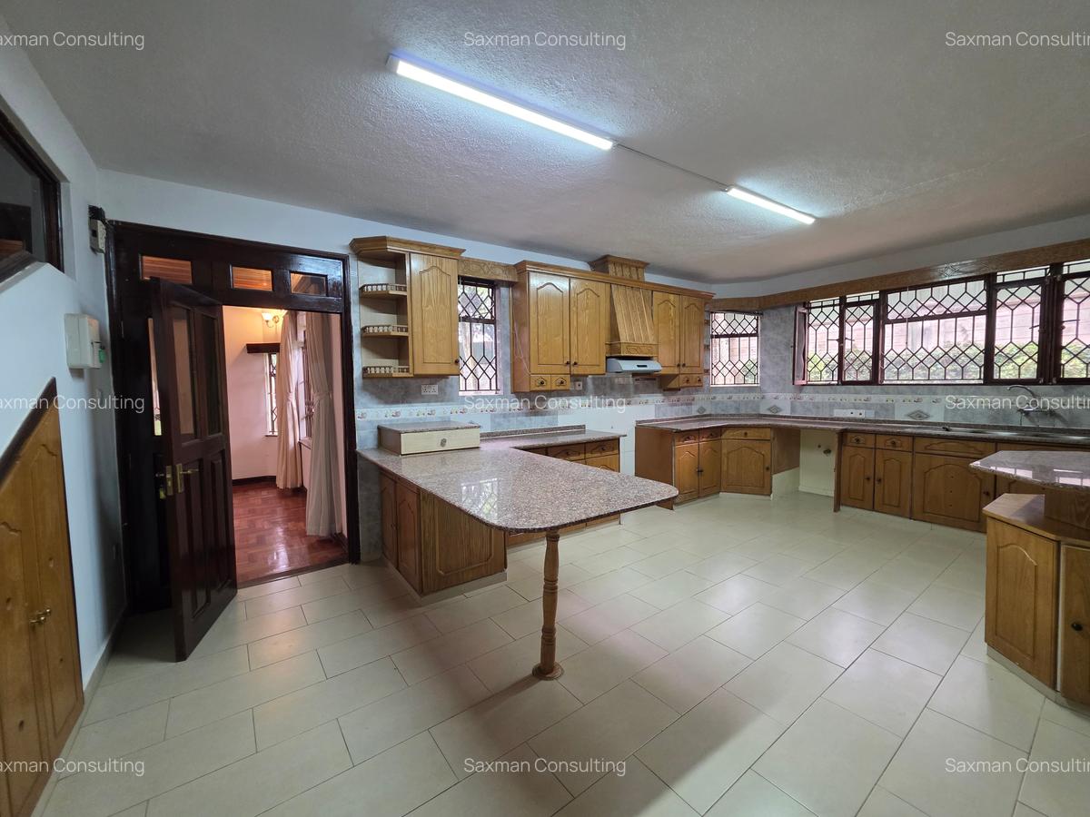 5 Bed House with En Suite in Runda - 10